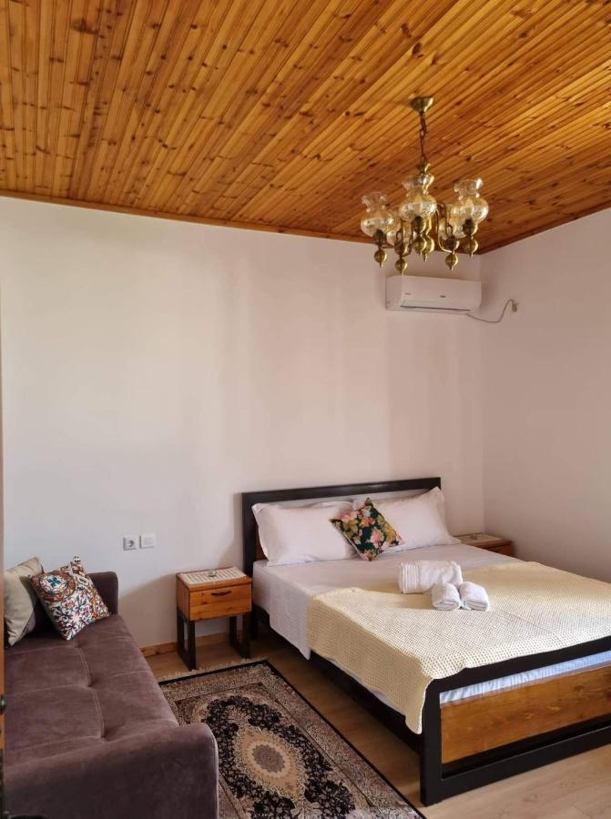 B Vishe Guest House Gjirokastër Eksteriør bilde