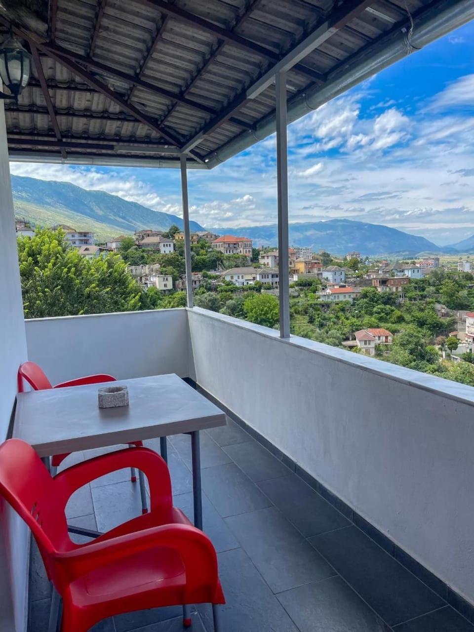 B Vishe Guest House Gjirokastër Eksteriør bilde